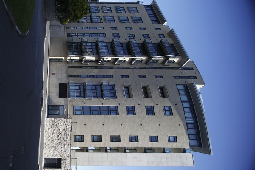 CP 96 Schuifsystemen en ConceptWall 50 Vliesgevels - Appartementencomplex Azure Project gelegen in Plymouth, Verenigd Koninkrijk