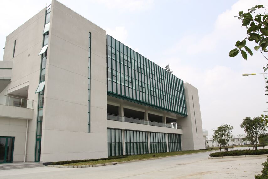 ConceptWall 60 Vliesgevels en BriseSoleil 100 Zonwering - Sports centre Shanghai Qizhong Tennis Centre gelegen in Shanghai, China