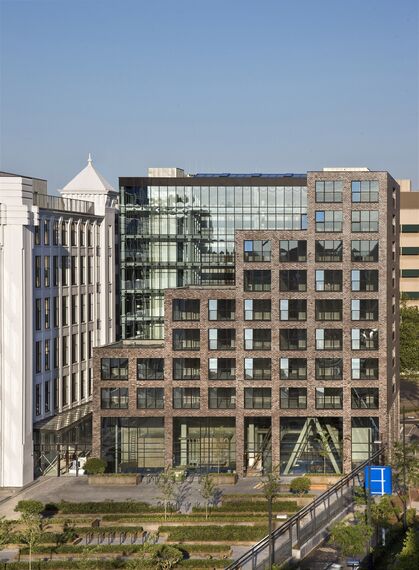 SlimLine 38 Ramen - Appartementencomplex Philips Lichttoren: transformatie van staal naar aluminium kozijnen gelegen in Eindhoven, Nederland