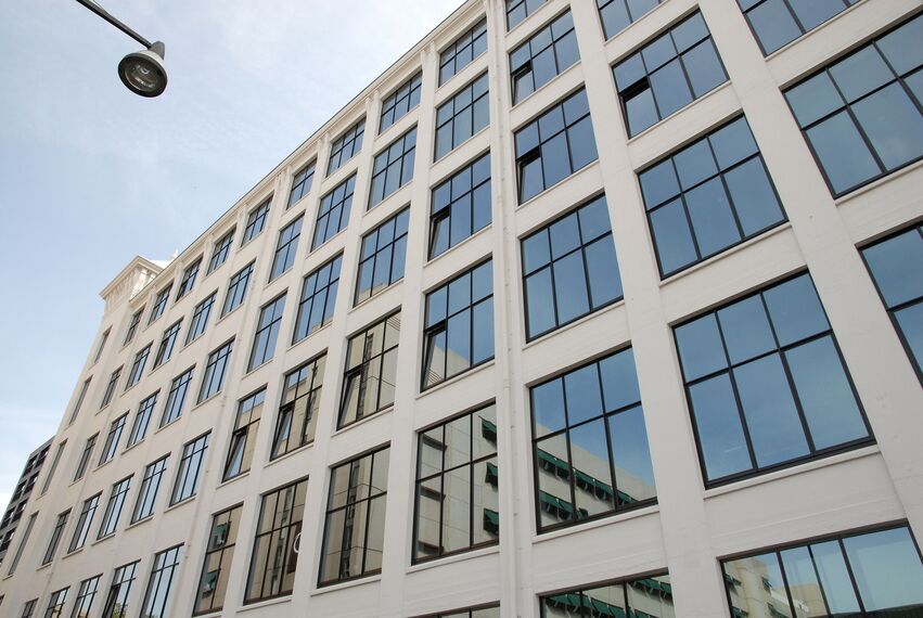 CS 38-SL Geannuleerde systemen en SlimLine 38 Ramen - Appartementencomplex Philips Lichttoren: transformatie van staal naar aluminium kozijnen gelegen in Eindhoven, Nederland