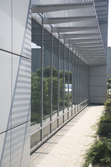 BriseSoleil 100 Zonwering en ConceptWall 50 Vliesgevels - Office building MSC gelegen in Antwerp, België
