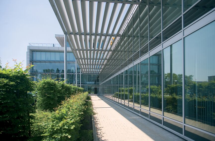 BriseSoleil 100 Zonwering en ConceptWall 50 Vliesgevels - Office building MSC gelegen in Antwerp, België