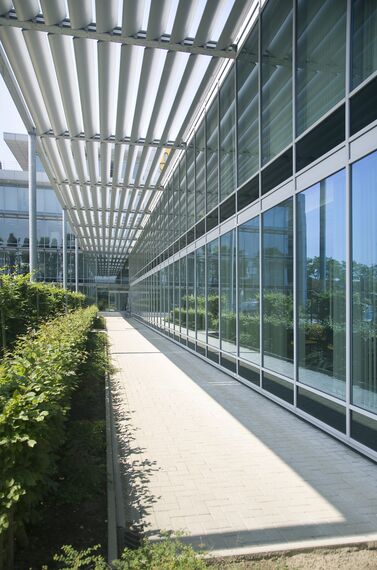 BriseSoleil 100 Zonwering en ConceptWall 50 Vliesgevels - Office building MSC gelegen in Antwerp, België
