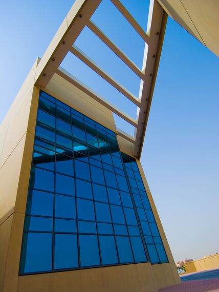 ConceptWall 50 Vliesgevels - Al Jawhara Center gelegen in Salmaniya, Bahrein