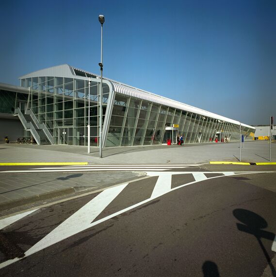 ConceptWall 50 Vliesgevels - Airport Eindhoven Airport: alles wat je ziet, is zoals het is gelegen in Eindhoven, Nederland