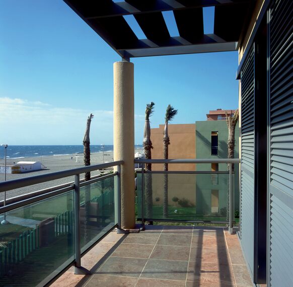 ConceptWall 50 Vliesgevels, ThermoRoof 200 Tuinkamers en RB 10 Overige producten - Swimming pool Hotel Portobello gelegen in Roquetas de Mar (Almeria), Spanje