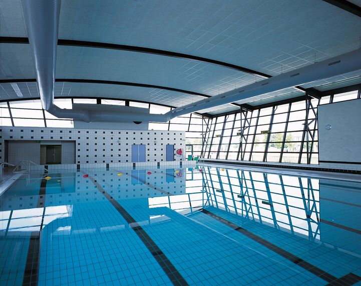 ConceptWall 50 Vliesgevels - Swimming pool Sports centre Reeshof gelegen in Tilburg, Nederland