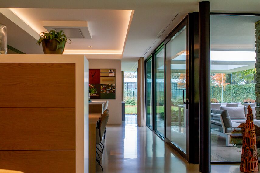 SlimLine 38 Ramen - Villa Berghuis: een gelijkvloers woonhuis met tijdloze kwaliteiten gelegen in Breda, Nederland