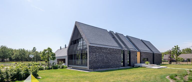 Villa S.