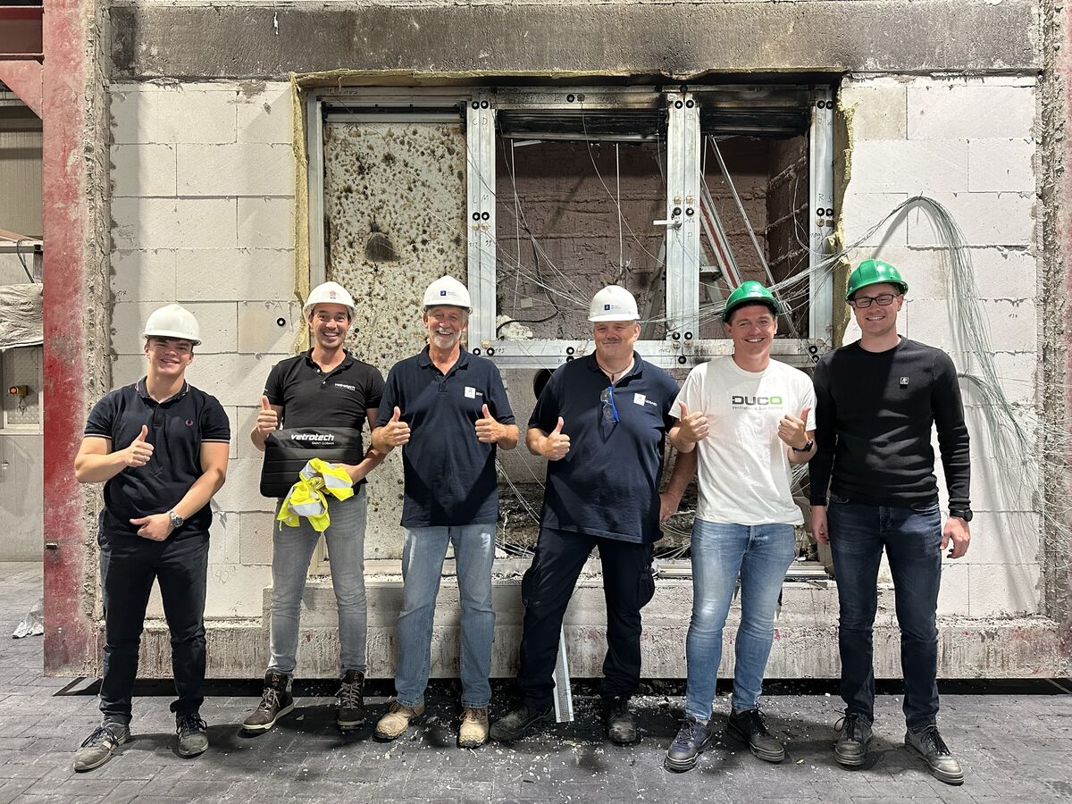 Geslaagde brandwerendheidstest met ventilatierooster MasterLine 8 stolpraam Reynaers Aluminium