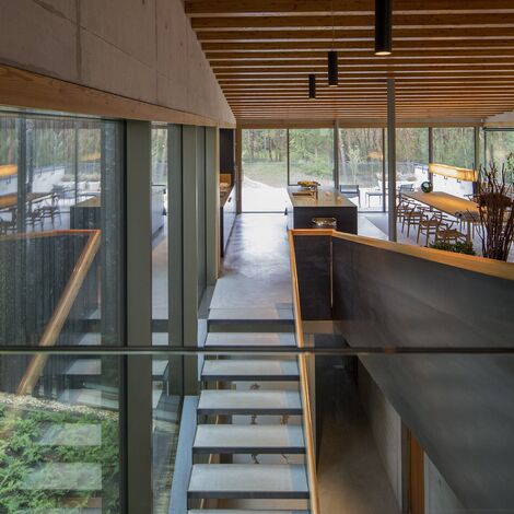 HiFinity Schuifsystemen - Villa Villa Meijendel: zwarthouten duinvilla vol natuurbeleving gelegen in Wassenaar, Nederland