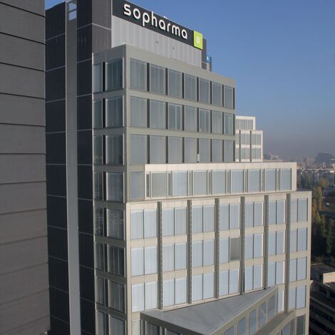 CW 86 Standard Vliesgevels, CS 86-HI (c) Geannuleerde systemen en CW 86-EF Vliesgevels - Sopharma Litex Business Towers gelegen in Sofia, Bulgarije