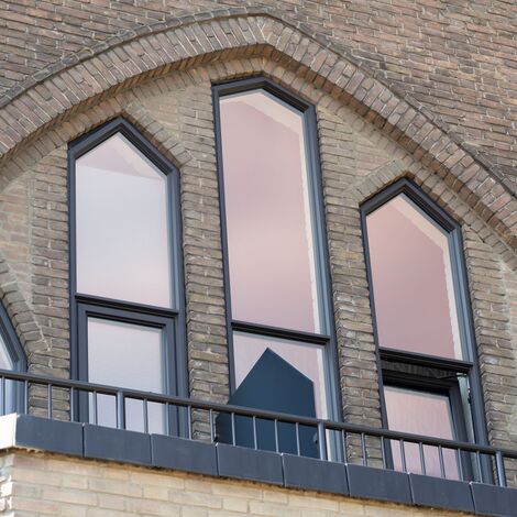 ConceptSystem 77 Ramen, ConceptSystem 77 Deuren en SlimLine 38 Cubic Ramen - Boschwegsekerk: toogramen knipogen naar verleden gelegen in Schijndel, Nederland