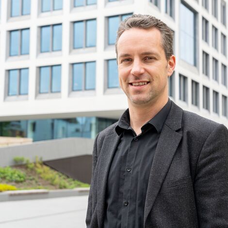 ConceptWall 50 Vliesgevels, MasterLine 8 Ramen en MasterLine 8 Deuren - Stadskantoor Heerlen: gevels flirten met het verleden gelegen in Heerlen, Nederland