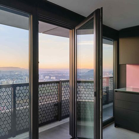 MasterLine 8 Ramen en MasterLine 8 Deuren - Three Point Dübendorf gelegen in Zürich, Zwitserland