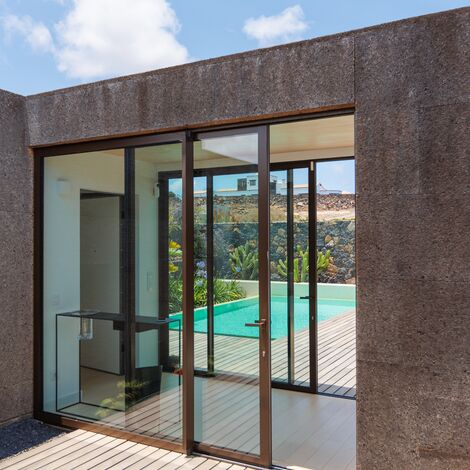 SlimPatio 68 Schuifsystemen, ConceptPatio 68 Schuifsystemen en MasterLine 8 HI Ramen - Villa Khorakhané gelegen in Fuerteventura-Villaverde, Spanje