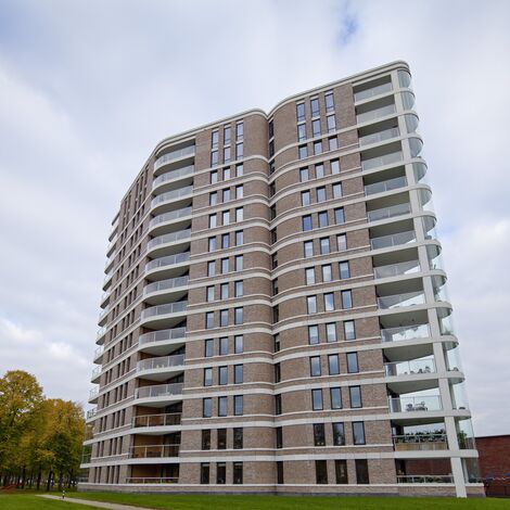 ConceptSystem 77 Deuren, ConceptSystem 77 Ramen en ConceptPatio 130 Schuifsystemen - Appartementencomplex De Amazones: spiegels aan de hemel gelegen in 's Hertogenbosch, Nederland