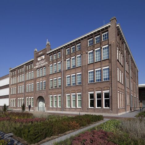 CS 24-SL Geannuleerde systemen en ConceptWall 50 Vliesgevels - Office building Gazellefabriek Dieren: Oog voor historie gelegen in Dieren, Nederland