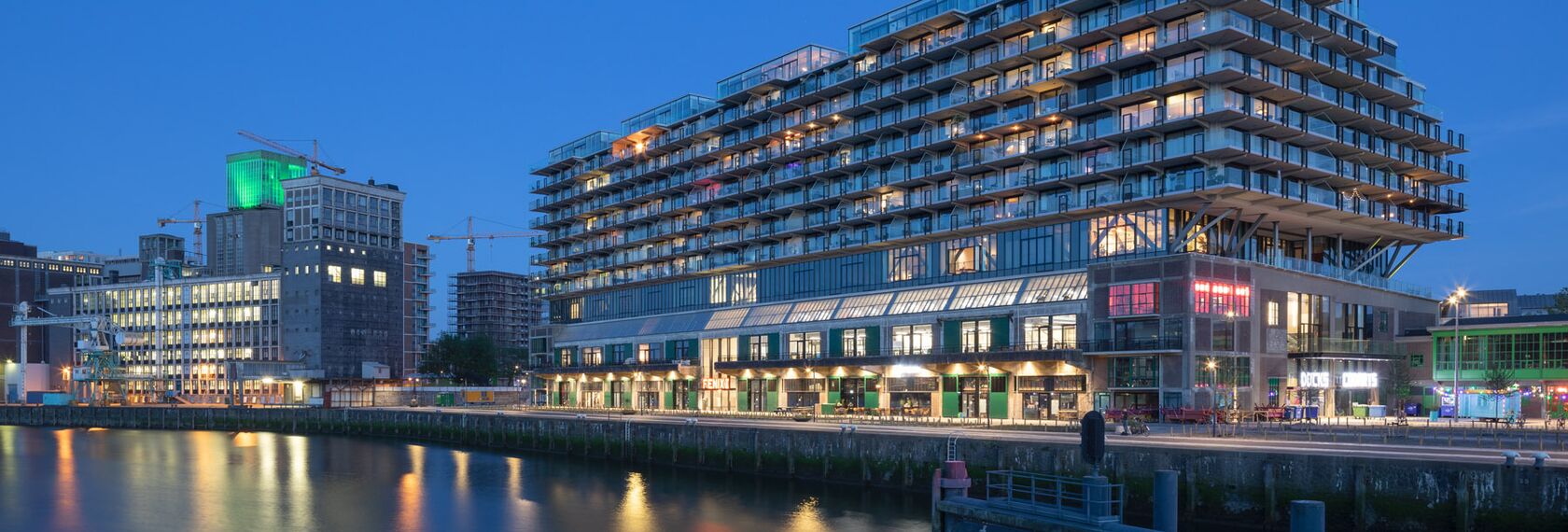 SlimLine 38 Ramen, ConceptSystem 77 Deuren, ConceptPatio 130 Schuifsystemen en ConceptWall 50 Vliesgevels - Fenix I: trots van Katendrecht gelegen in Rotterdam, Nederland