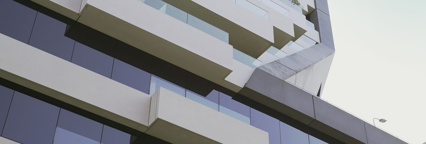 ConceptSystem 77 Ramen, ConceptWall 50 Vliesgevels en ConceptPatio 130 Schuifsystemen - Appartementencomplex The Muse: geeft Rotterdamse skyline smoel gelegen in Rotterdam, Nederland