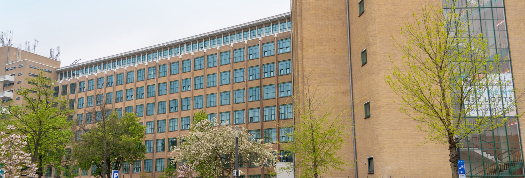 SlimLine 38 Deuren en SlimLine 38 Ramen - Appartementencomplex Philips Bedrijfsschool: historische puzzeltocht resulteert in dertig verschillende woningtypes gelegen in Eindhoven, Nederland