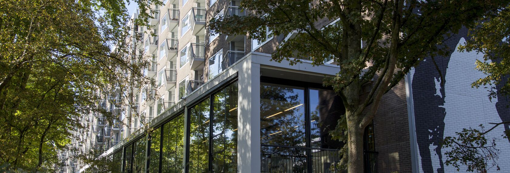 CW 50 Standard Vliesgevels, ConceptWall 50 Vliesgevels en ConceptWall 50 Slimline Vliesgevels - Appartementencomplex Flatgebouw de Boel Amsterdam: Tweede Jeugd voor gallerijflat gelegen in Amsterdam, Nederland