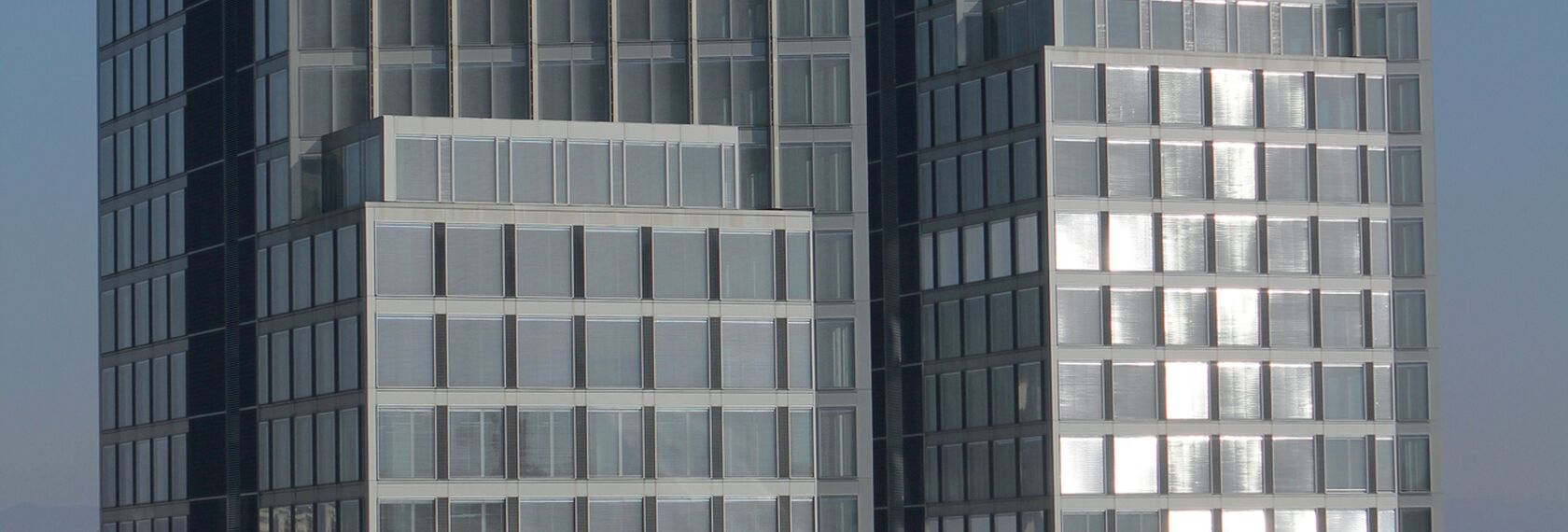 CW 86 Standard Vliesgevels, CS 86-HI (c) Geannuleerde systemen en CW 86-EF Vliesgevels - Sopharma Litex Business Towers gelegen in Sofia, Bulgarije