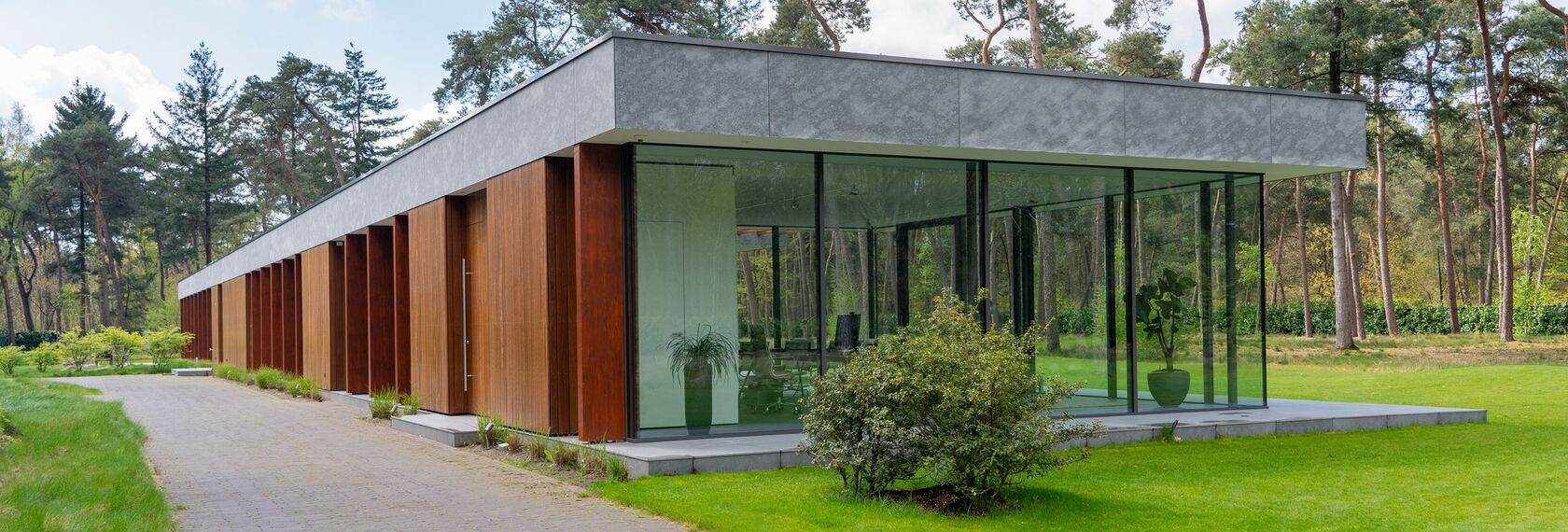 ConceptPatio 155 Schuifsystemen, ConceptSystem 77 Deuren en SlimLine 38 Cubic Ramen - Villa Villa LP: genieten van een bosrijk panorama gelegen in Waalre, Nederland