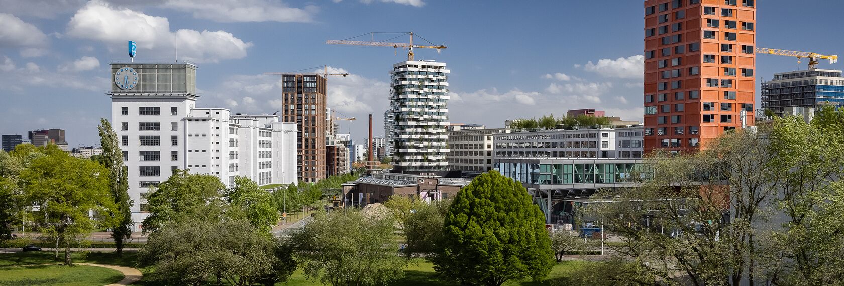 SlimLine 38 Ramen, SlimLine 38 Deuren en ConceptWall 50 Vliesgevels - Trudo Toren: wonen in een verticaal bos gelegen in Eindhoven, Nederland