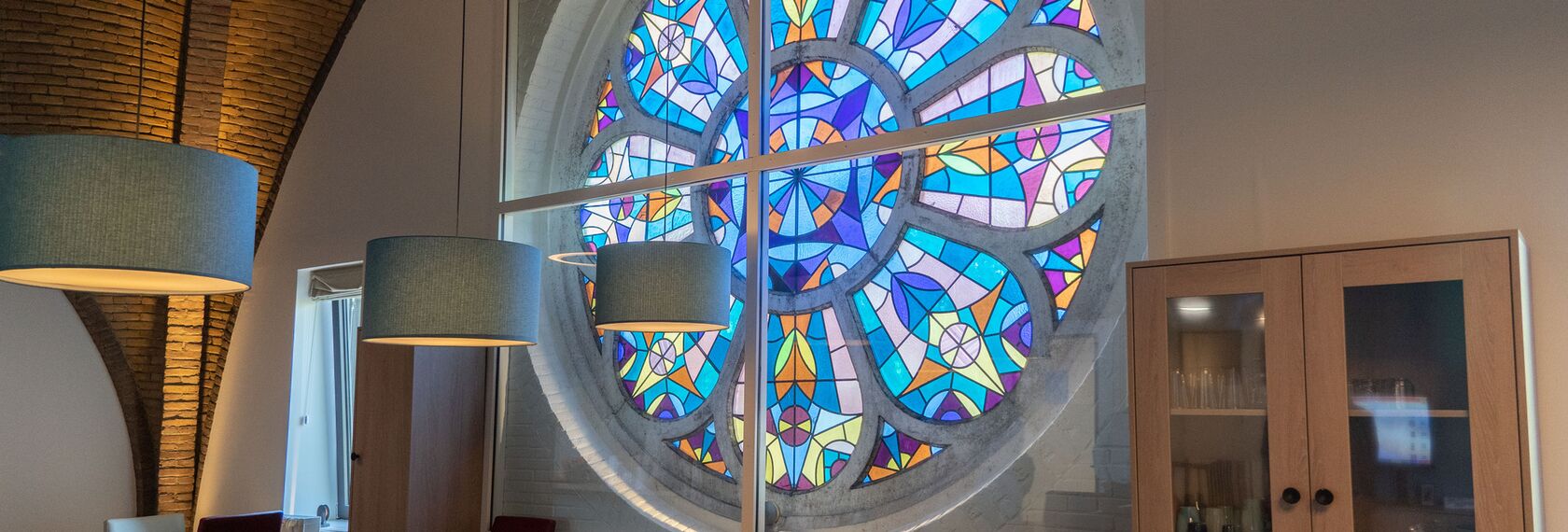 ConceptSystem 77 Ramen, ConceptSystem 77 Deuren en SlimLine 38 Cubic Ramen - Boschwegsekerk: toogramen knipogen naar verleden gelegen in Schijndel, Nederland