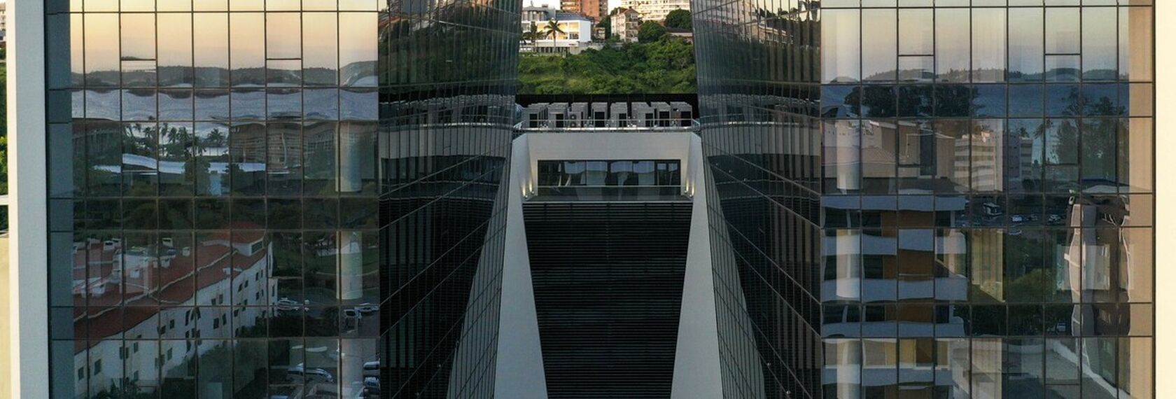 ConceptWall 50 Vliesgevels - Energy Towers gelegen in Maputo, Moçambique