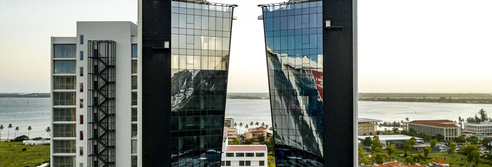 ConceptWall 50 Vliesgevels - Energy Towers gelegen in Maputo, Moçambique