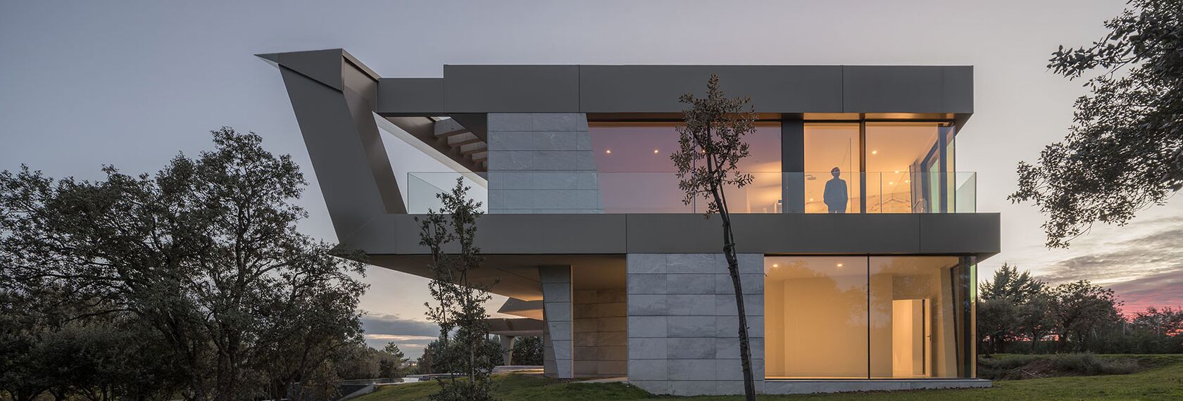 HiFinity Schuifsystemen, SlimPatio 68 Schuifsystemen en SlimLine 38 Ramen - Casa Entre Encinas gelegen in Madrid, Spanje