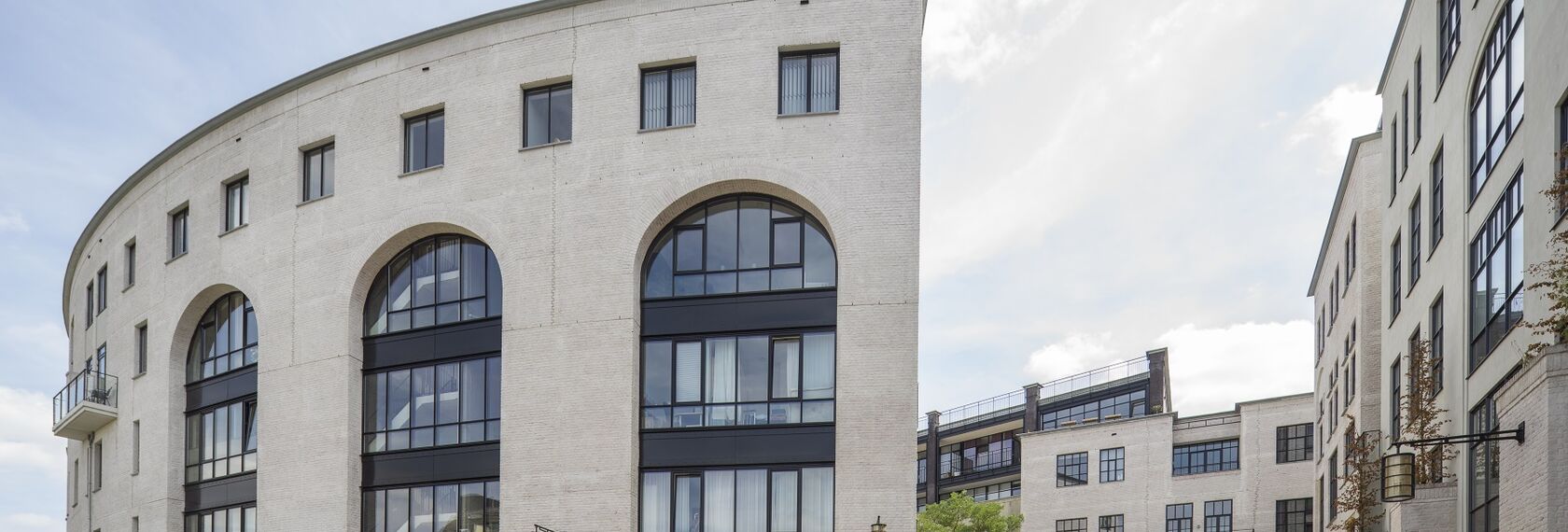 SlimLine 38 Ramen en ConceptWall 50 Vliesgevels - Maankwartier: De verbindende berg van Heerlen gelegen in Heerlen, Nederland
