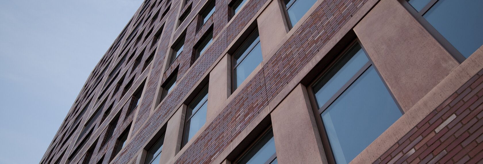 ConceptWall 50 Vliesgevels, ConceptSystem 77 Verborgen vleugel Ramen en ConceptSystem 77 Brandwerend Ramen - MUSA op Katendrecht: verweven met haar omgeving gelegen in Rotterdam, Nederland
