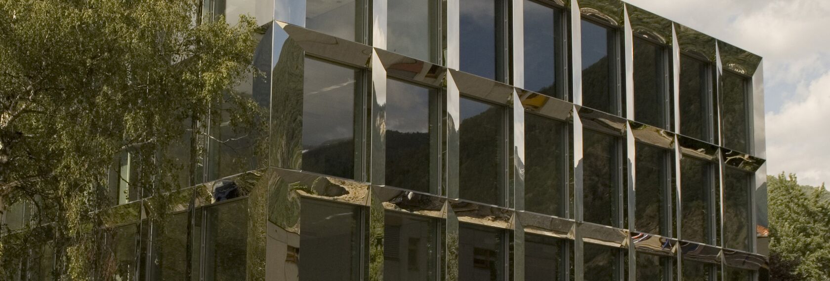 ConceptWall 50 Vliesgevels - College/University Technical Vocational School Visp gelegen in Visp, Zwitserland