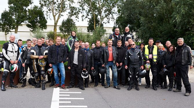 Deelnemers aan de Reynaers motortocht in 2017.