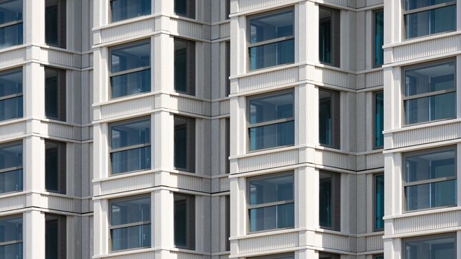Close-up van het verticaal schuifraam Reynaers Aluminium