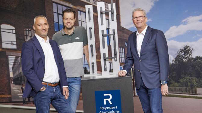 Reynaers Aluminium - Hang- en Sluitwerk team