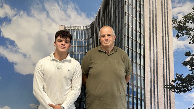 Lucas Munsterman, R&D Manager bij Munsterman en Gerard Meijer, Development Expert bij Reynaers Aluminium.