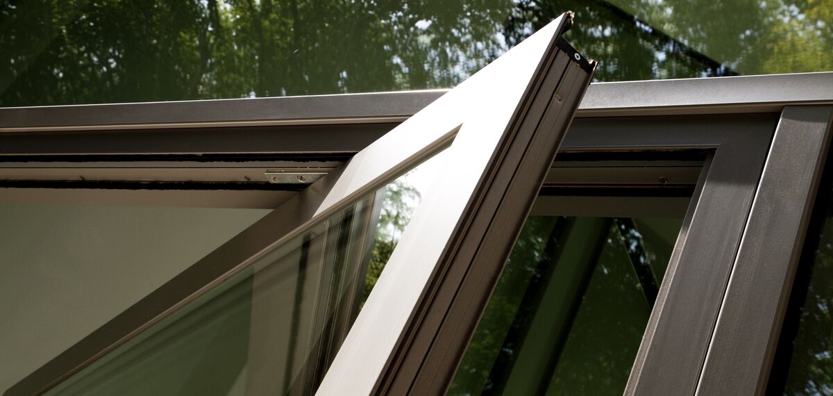 Pivot door