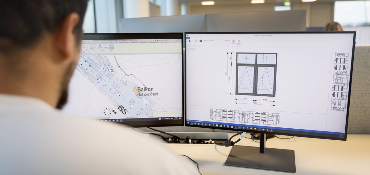 Architect working with BIM Studio