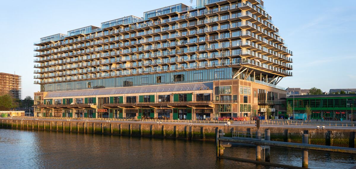 SlimLine 38 Ramen, ConceptSystem 77 Deuren, ConceptPatio 130 Schuifsystemen en ConceptWall 50 Vliesgevels - Fenix I: trots van Katendrecht gelegen in Rotterdam, Nederland