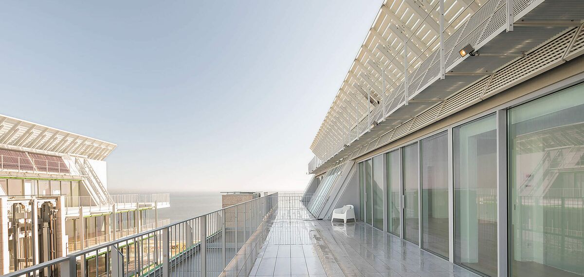 HiFinity Schuifsystemen, ConceptSystem 59Pa Deuren, ConceptWall 50 Vliesgevels en SlimLine 38 Ferro Ramen - Appartementencomplex Prata Riverside village gelegen in Lisbon, Portugal