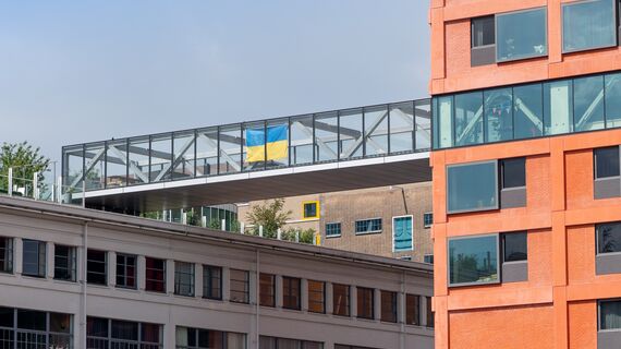 ConceptSystem 77 Ramen en ConceptSystem 77 Deuren - Haasje Over: vormt brug tussen oud en nieuw gelegen in Eindhoven, Nederland