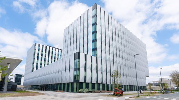 CW 65-EF Vliesgevels - ASML Gebouw 3: parametrisch pronken met gevels  gelegen in Veldhoven, Nederland