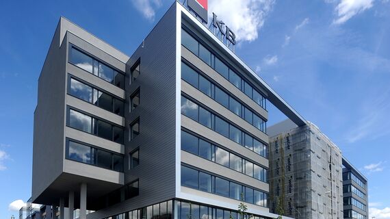 CS 86-HI (c) Geannuleerde systemen en ConceptWall 50 Vliesgevels - Západní mêsto (city west) Office Building gelegen in Prague, Tsjechische Republiek