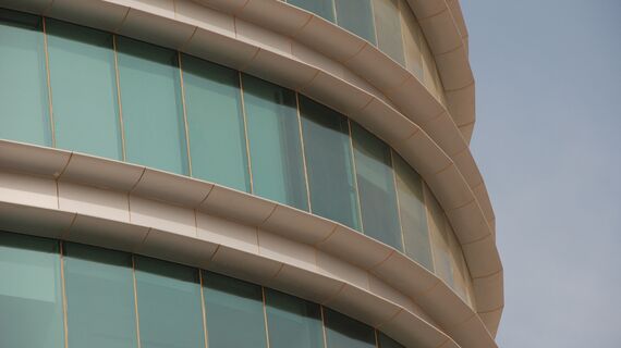 ConceptWall 50 Vliesgevels en ConceptWall 50 Horizontale belijning Vliesgevels - Office building Addax Tower gelegen in Seef Area, Bahrein
