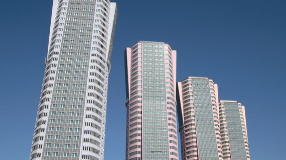 ConceptWall 50 Vliesgevels, ConceptSystem 68 Deuren en ConceptSystem 68 Ramen - Appartementencomplex Grand Park Housing gelegen in Moscow, Rusland