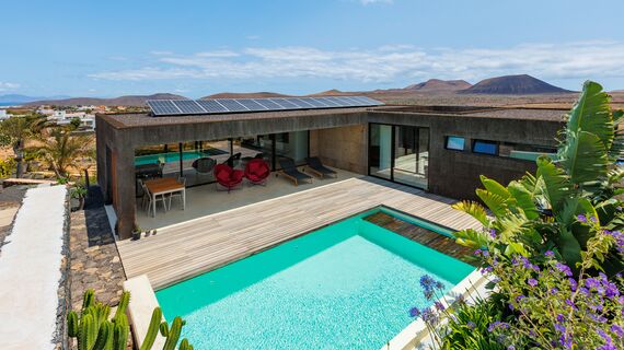SlimPatio 68 Schuifsystemen, ConceptPatio 68 Schuifsystemen en MasterLine 8 HI Ramen - Villa Khorakhané gelegen in Fuerteventura-Villaverde, Spanje